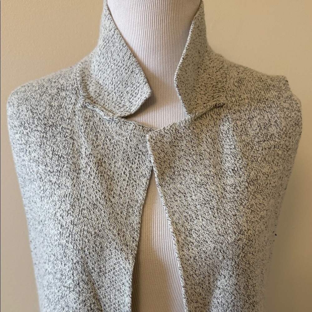 Monteau Women's Gray White Sleeveless Sweater Vest Small
